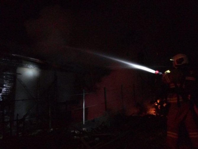 Edremit’te ısı pompası ahşap evi yaktı