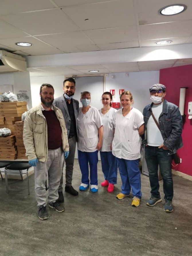 Fransa’da yaşayan Türklerden sağlık çalışanlarına yardım