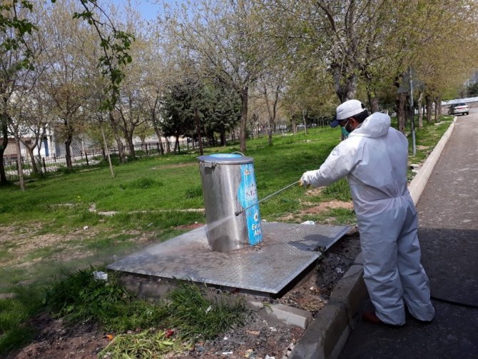 Belediye bir günde 11 mahalleyi dezenfekte etti