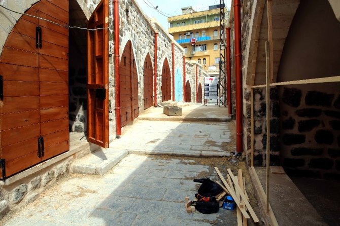 Mardin’in tarihi çarşıları ilk görünümüne kavuşuyor