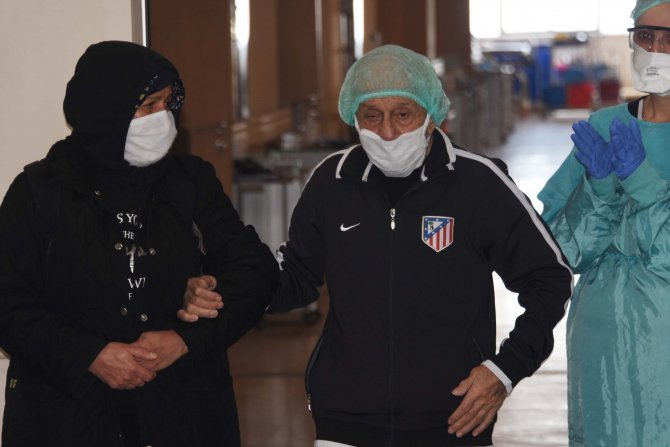 Konya'da 92 yaşındaki Alzheimer hastası, koronavirüsü yendi