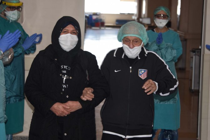Konya'da 92 yaşındaki Alzheimer hastası, koronavirüsü yendi