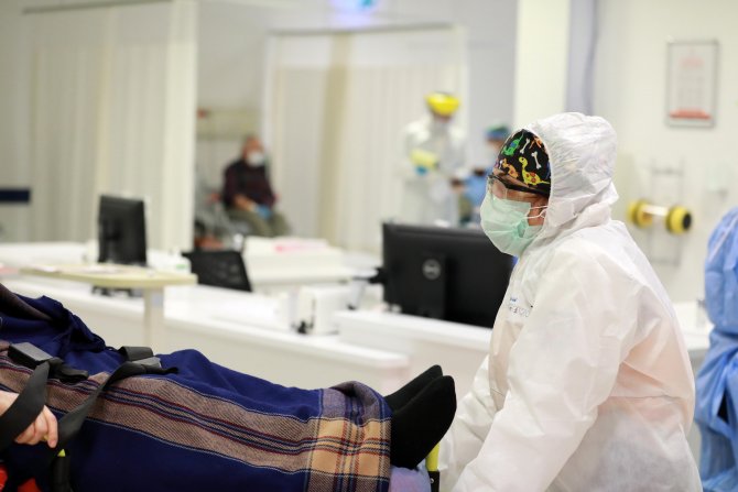 Ankara Şehir Hastanesi'nde koronavirüs teşhis ve tedavi süreçleri görüntülendi