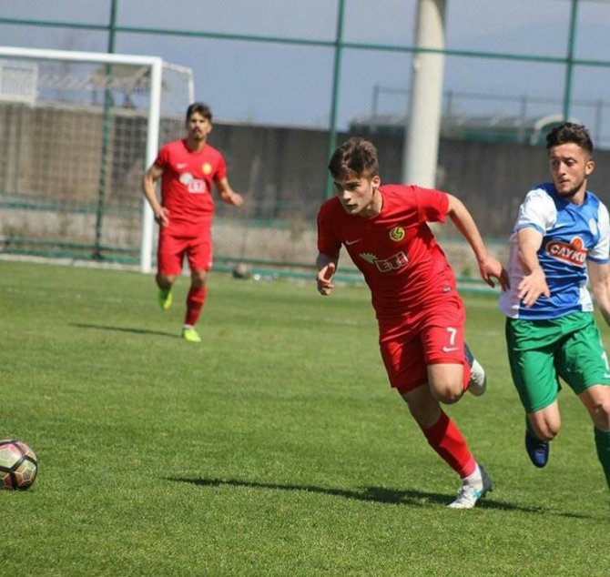 Eskişehirsporlu genç oyuncu hayatını kaybetti