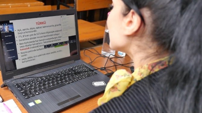 Trabzon’da üniversite sınavına hazırlanan öğrencilere ücretsiz online eğitim veriliyor