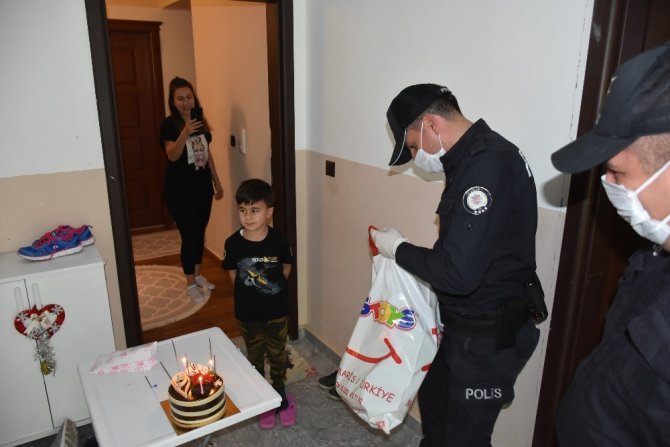 Marmaris Polisinden Gelecekteki Meslektaslari Icin Surpriz Pasta