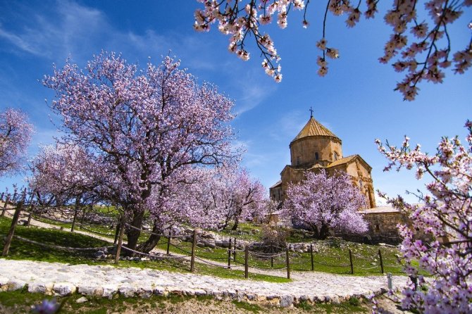 Boş kalan Akdamar Adası’nda huzur veren görüntü