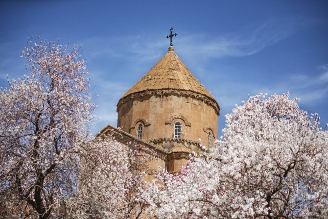 Boş kalan Akdamar Adası’nda huzur veren görüntü