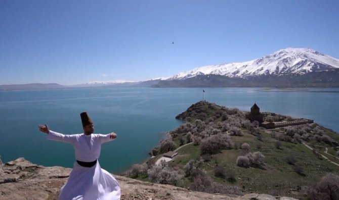 Boş kalan Akdamar Adası’nda huzur veren görüntü