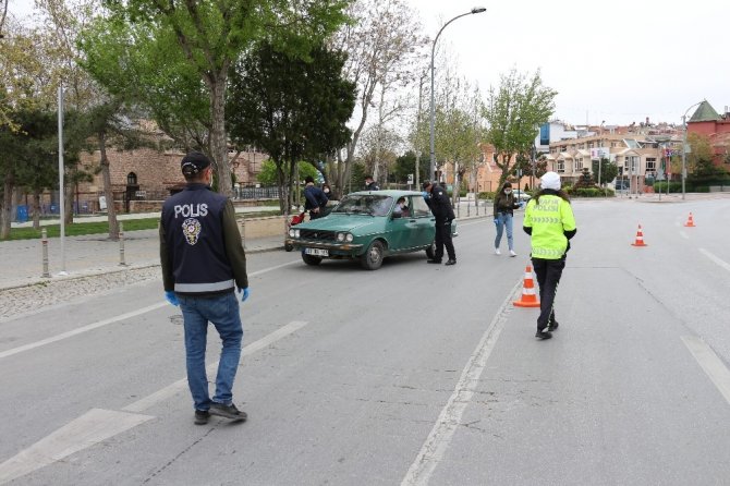 Konya’da sokağa çıkma kısıtlamasında sokaklar sessiz