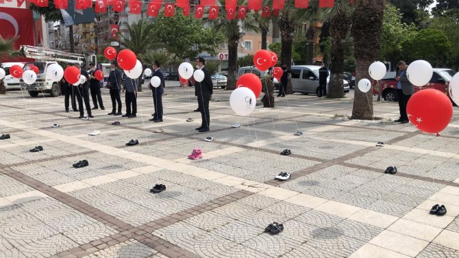 İlginç görüntü! Öğrenciler törene böyle katıldı