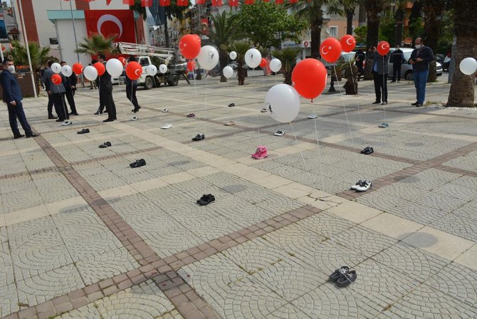 İlginç görüntü! Öğrenciler törene böyle katıldı