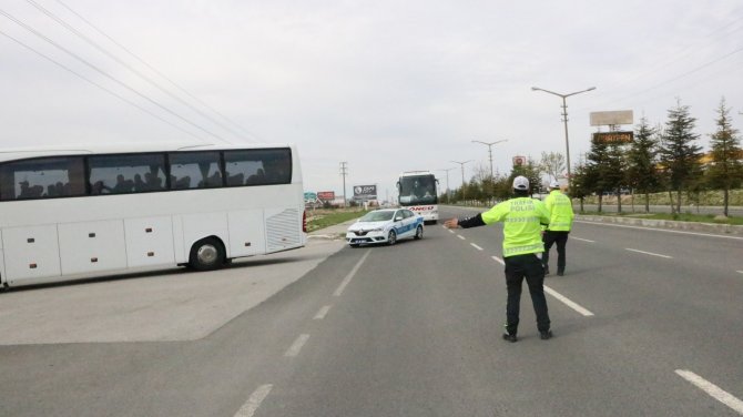 Azerbaycan’dan gelen 299 kişi, Niğde’de yurda yerleştirildi