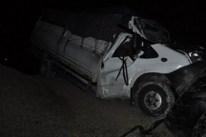 Freni tutmayan kamyonet kaçış rampasına girdi: 2 yaralı