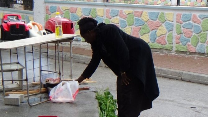 Afrikalı kimsesiz kadın sokakta bulundu
