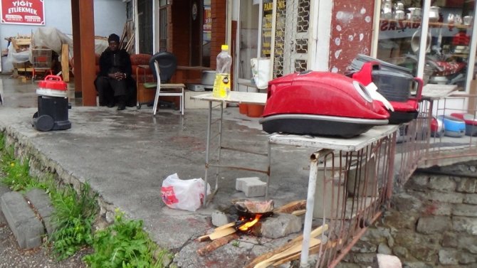 Afrikalı kimsesiz kadın sokakta bulundu