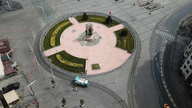 Taksim Meydanı ve İstiklal Caddesindeki sakinlik havadan görüntülendi