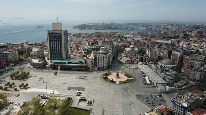 Taksim Meydanı ve İstiklal Caddesindeki sakinlik havadan görüntülendi