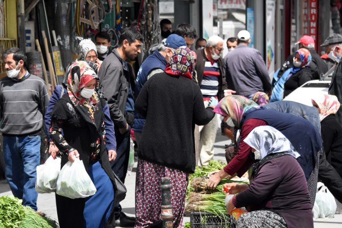 Konya'da, kısıtlama sonrası alışveriş yoğunluğu