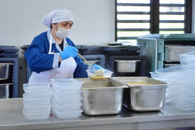 Beylikduzu Nde Her Gun 2 Bin Kisilik Sicak Yemek