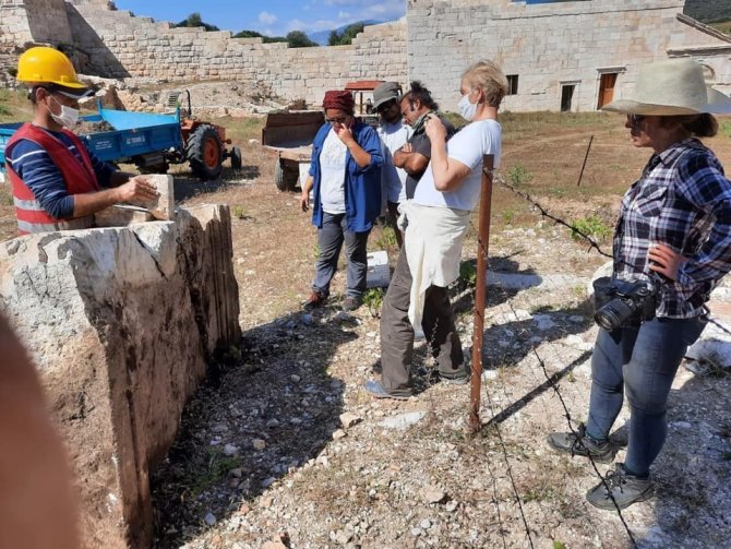 Patara kazılarında heyecanlandıran yazıt