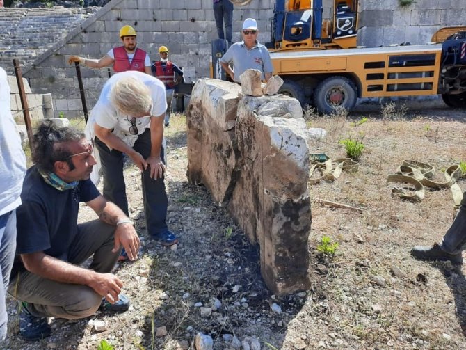 Patara kazılarında heyecanlandıran yazıt