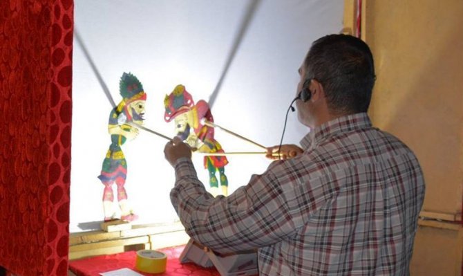 Koronavirüs, Hacivat ve Karagöz’ü de sosyal medyaya taşıdı