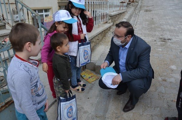 Emet Belediyesi 8 asırlık gelenekten çocukları mahrum bırakmadı