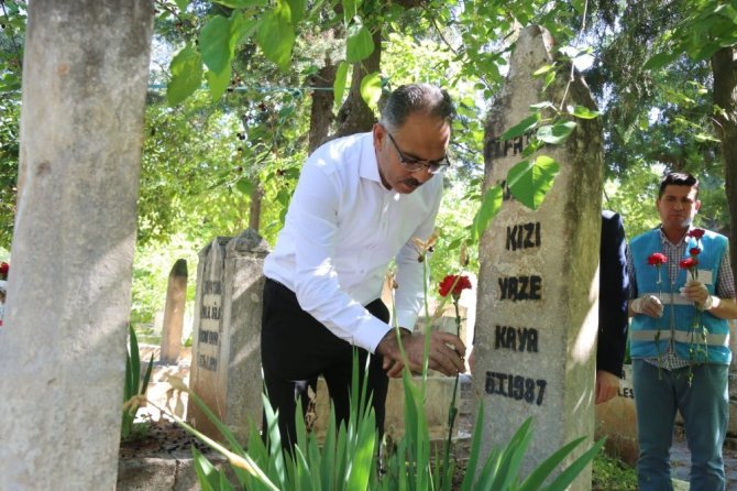 Başkan Kuş’tan annelere karanfil