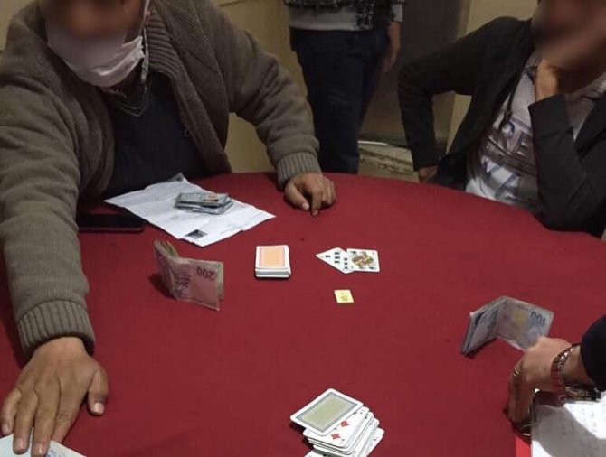 Konya'da kahvehanede gizlice kumar oynayan kişilere ceza!