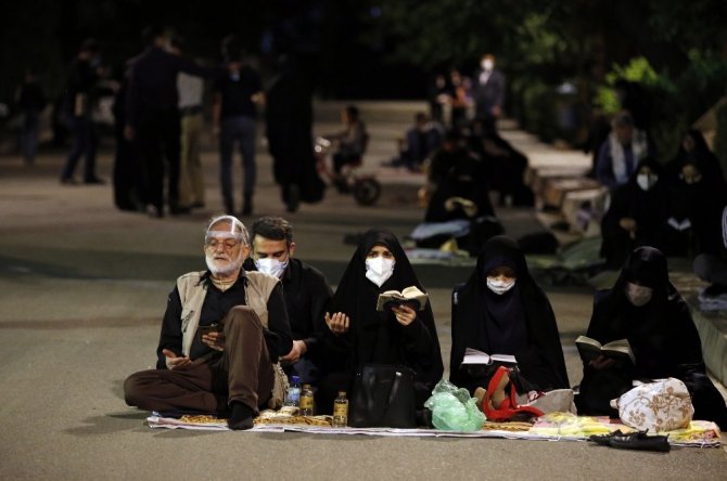 İran’da son 24 saatte korona virüsten 71 kişi öldü