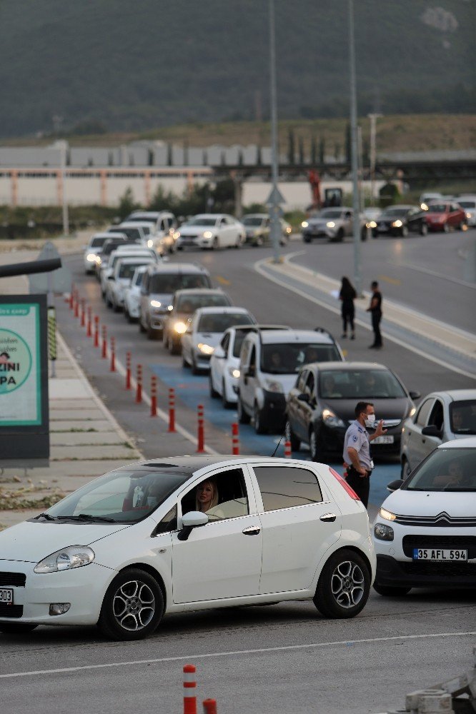 Korona günlerinde İzmir’de arabalı sinema