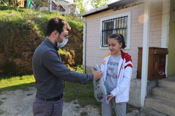 Gençlerin istediği kitaplar evlerine kadar geliyor