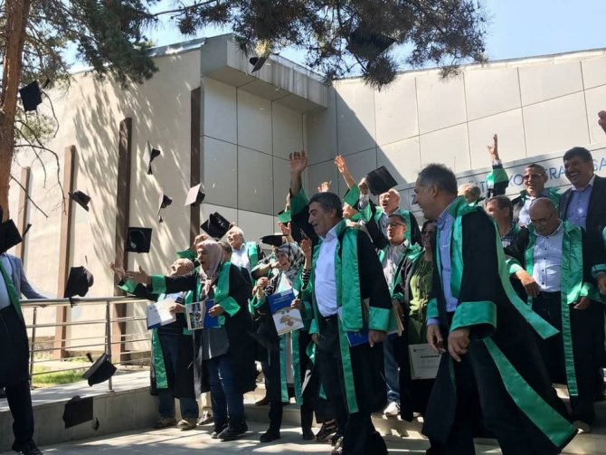 Atatürk Üniversitesi mezunlarıyla iletişimini güçlendiriyor