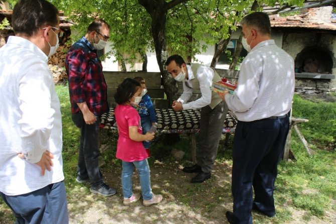 Domaniç’te iki anlamlı güne iki hediye