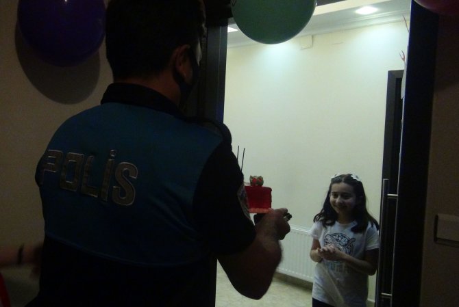 Hatay polisinden 9 yaşındaki Elif İkra’ya doğum günü sürprizi
