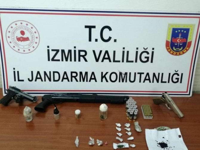 İzmir'de jandarmadan uyuşturucu baskını: 4 gözaltı