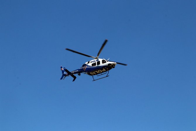 Polis denetimde helikopterden anonsla bayram kutladı