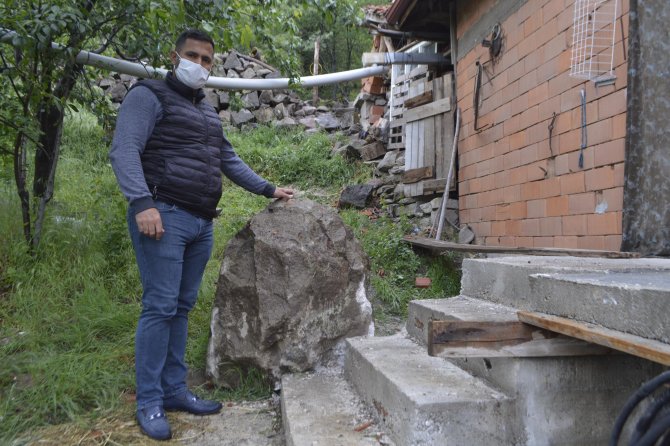 1500 nüfuslu köyde "zincirli kayalar" endişesi