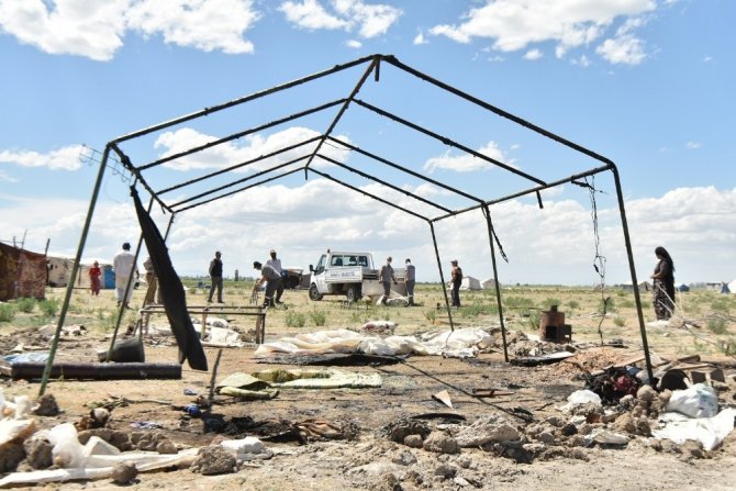 Çadırı yanan aileye Karatay Belediyesi el uzattı
