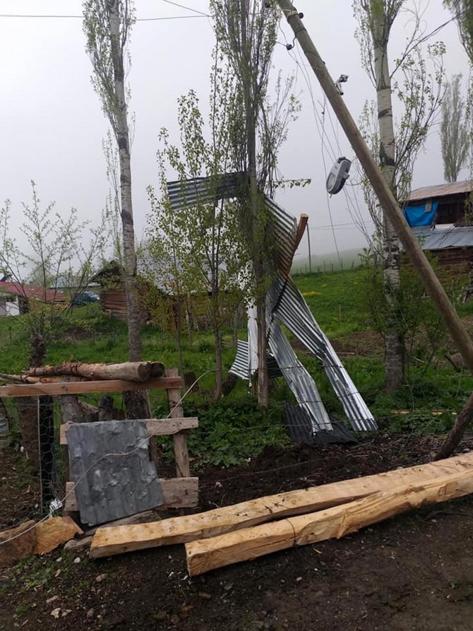 Fırtına yüzünden 28 ev, 12 ahır ve 24 samanlık hasar gördü