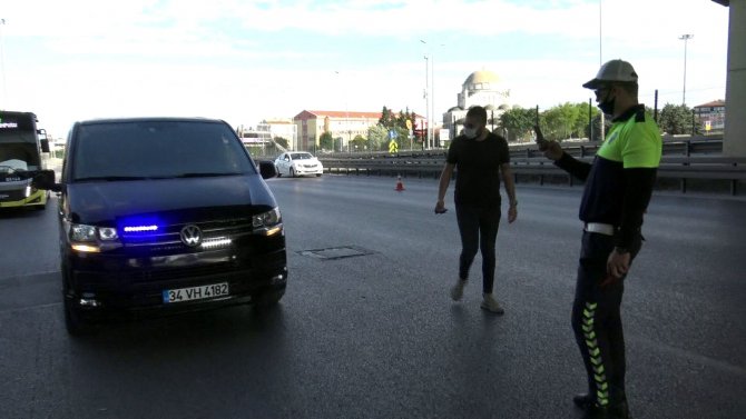 Ksıtlamada çakar lambalı minibüsle yakalandı! 228 TL ceza yedi