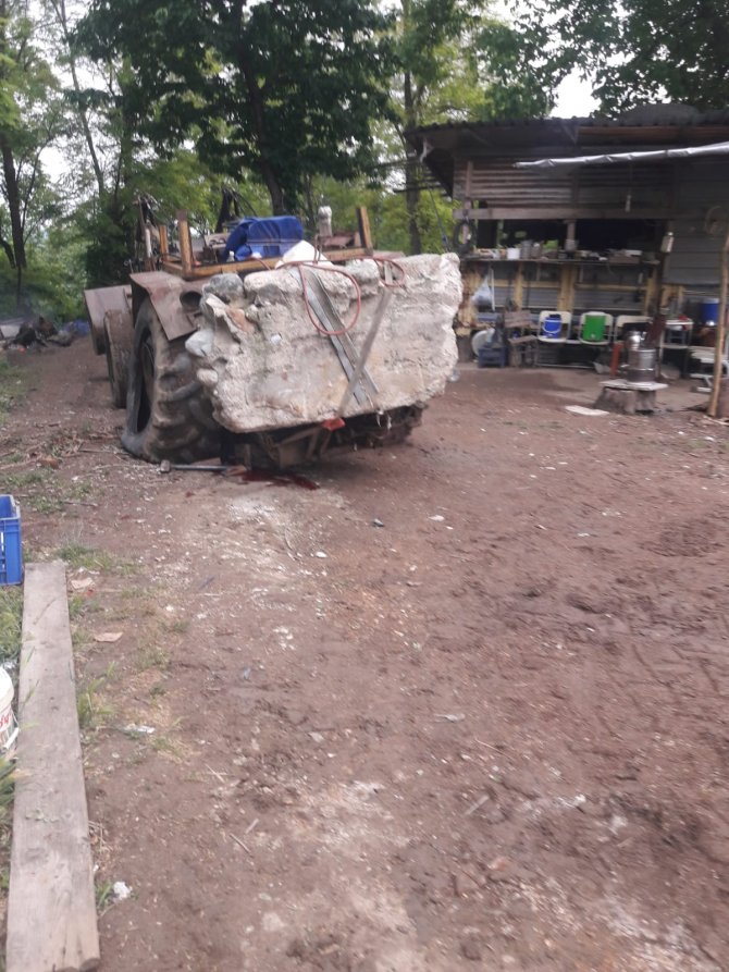 Traktörün lastiğini değiştirirken aracın altında kalan köylü hayatını kaybetti