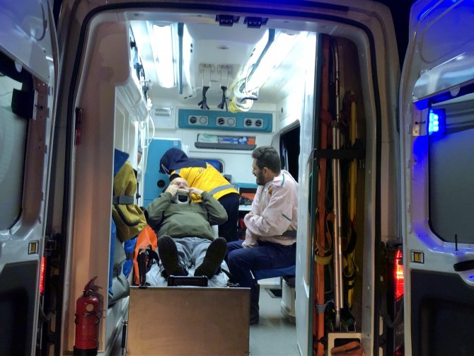 Arı sokan arkadaşlarını hastaneye götürürken kaza yaptılar: 4 yaralı