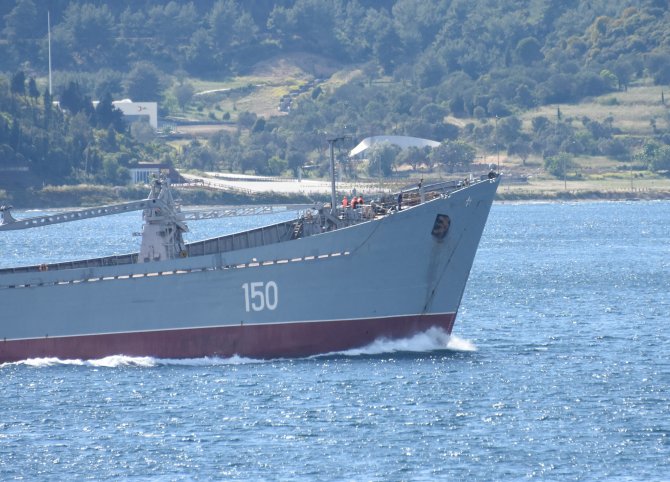 Savaş gemisi 'Saratov', Çanakkale Boğazı'ndan geçti