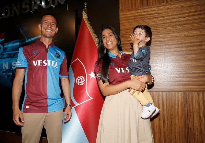 Trabzonspor'da iç transfer! Sözleşmesi 1 yıl uzatıldı