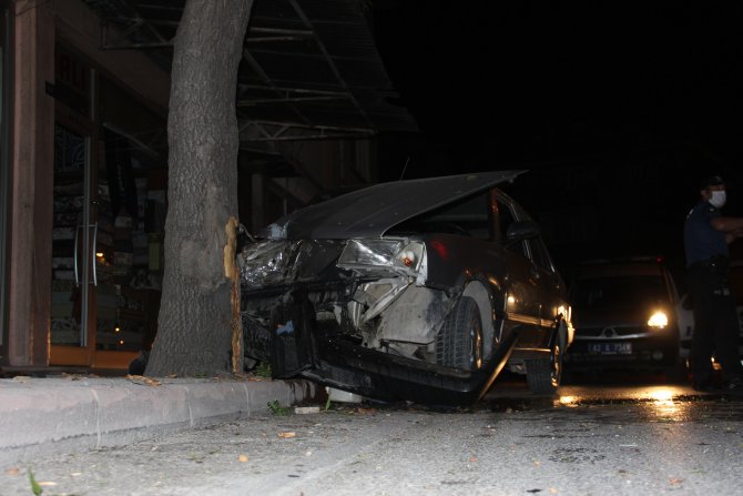 Konya'da sokağa çıkma kısıtlamasında alkolle araç kullandı dur ihtarına uymayıp kaza yaptı!