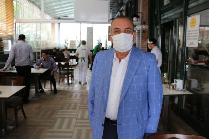 Konya’da restoranlarda sosyal mesafeli dönem