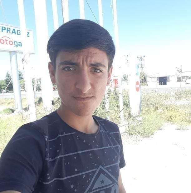 Aksaray'da motosikletle traktör römorkuna çarpan genç öldü