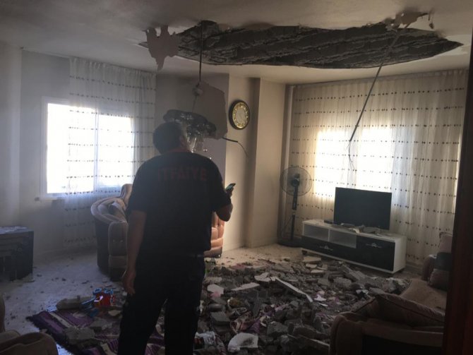 Evin tavanında göçük oluştu, 2 çocuk yaralandı